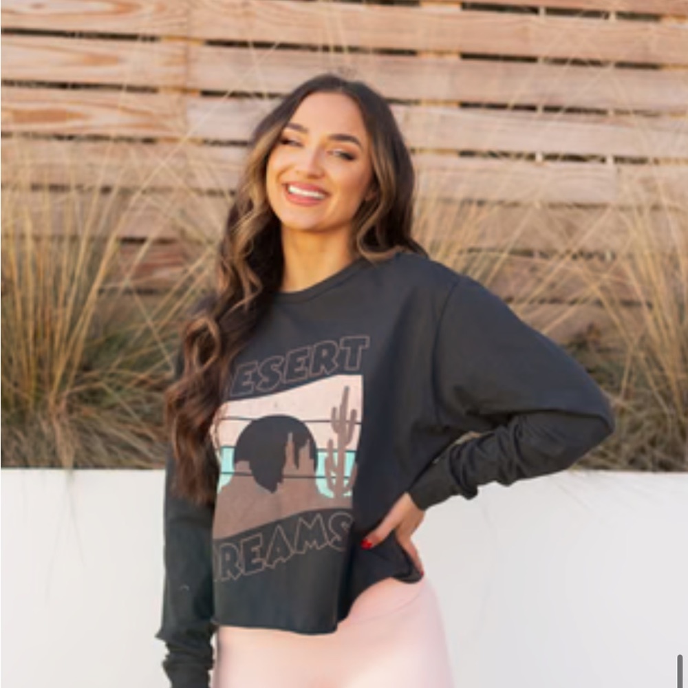 Lightweight sweatshirt with rolled hem